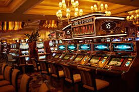 Người chơi trải nghiệm game slot online trên điện thoại tại Việt Nam